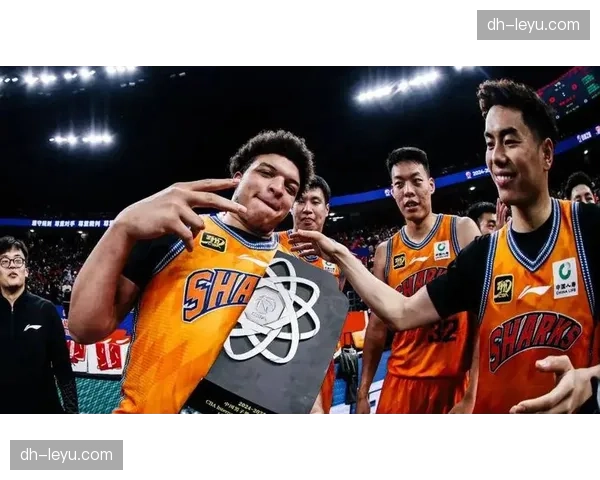 上海古德温洛夫顿双外援驱动 攻防两端表现获卢伟赛后点赞 上海古德温洛夫顿双外援驱动 攻防两端表现获卢伟赛后点赞