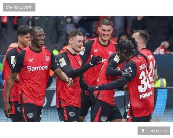 勒沃库森边路配置 格里马尔多泰拉左右两翼提供进攻宽度