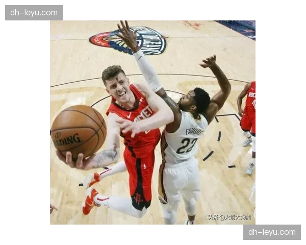 湖人禁区得分场均52.8分，火箭内线防守轮转速度不足